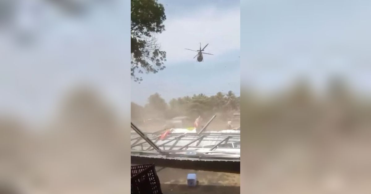 Gara-gara Helikopter Mendarat, Atap Warung Warga Tiba-tiba Melayang Terkena Hembusan Angin