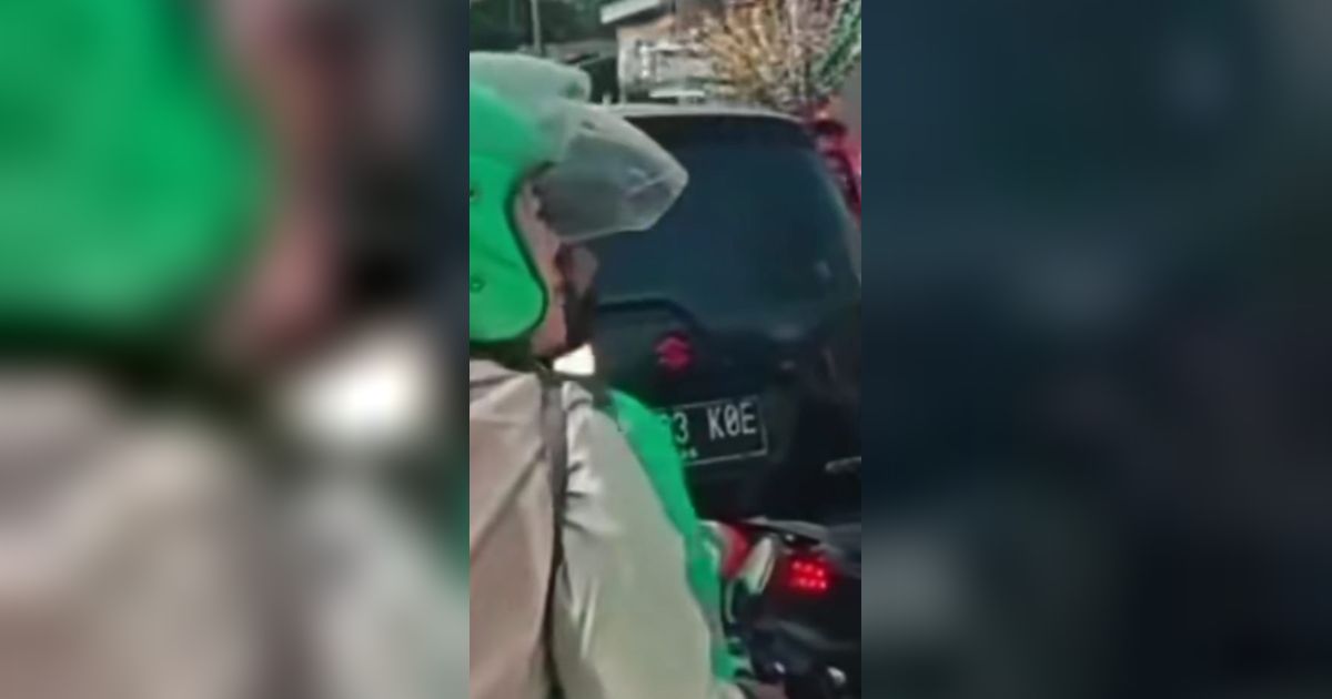 Viral Wanita Penumpang Ojol Marah-marah saat Terjebak Pawai, Bikin Macet dan Telat Kerja