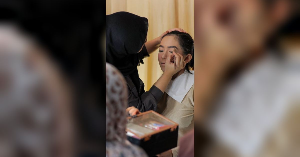 Cerita Makeup Artist, Rias Pengantin yang Sudah Rapi Tiba-tiba Menari dan Menangis