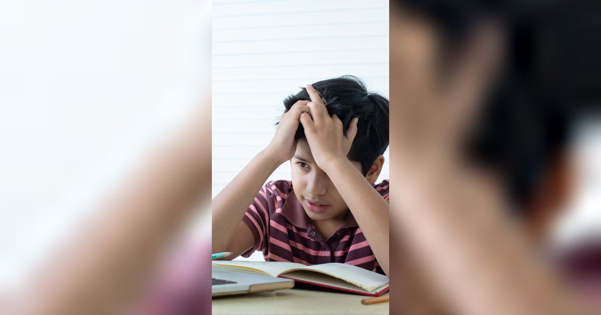 Anak Butuh Ditempa Kesulitan, Ayah Bunda Jangan Selalu Bantu Ya!