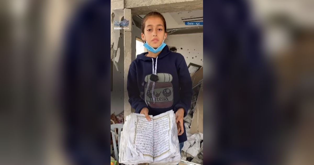 Kesaksian Gadis Cilik Palestina Kembali ke Rumah Usai Dibom Israel, 'Semua Hancur Kecuali Alquran Ini'