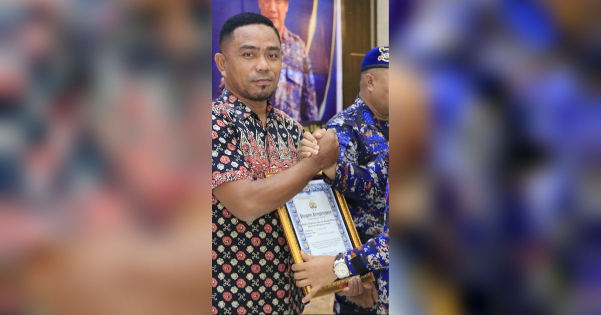 Bupati Taliabu Terima Penghargaan dari Polda Maluku Utara