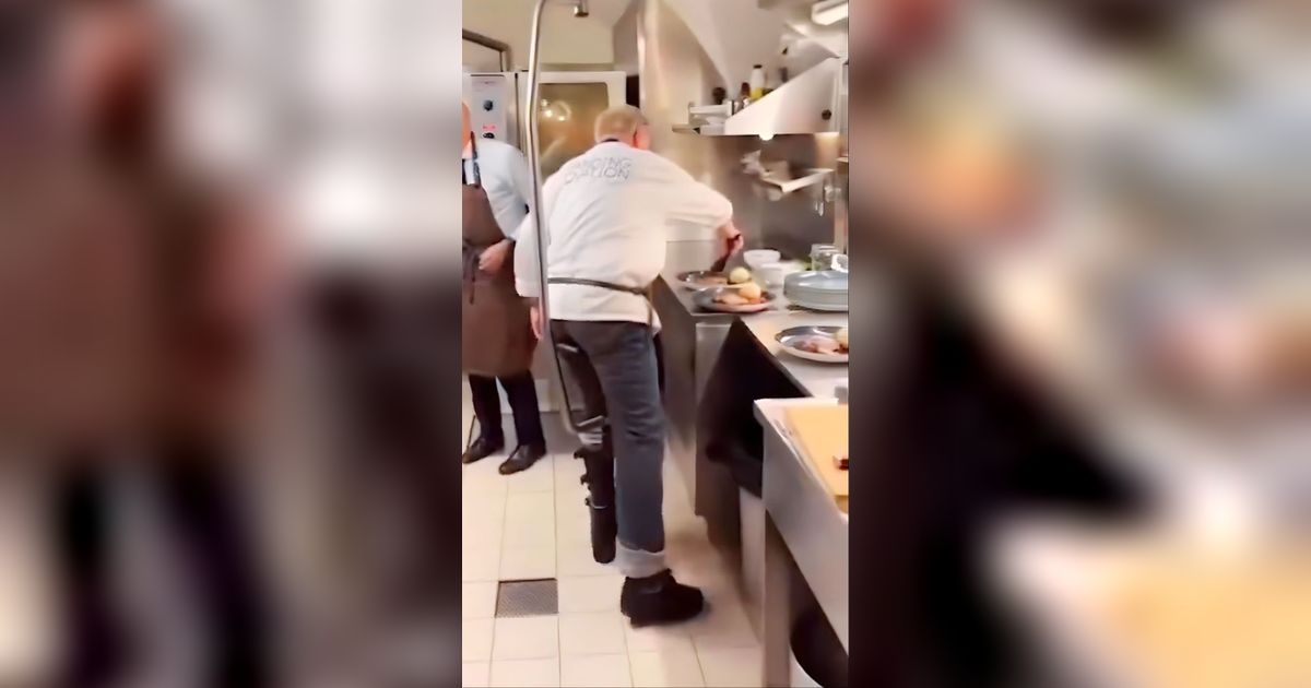 Bak Robot, Chef Austria Tubuhnya Ditopang Alat Biar Bisa Kembali ke Dapur Setelah Kecelakaan