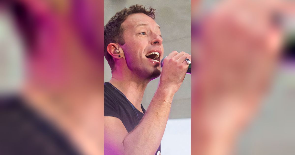 Heboh! Pemuda Medan Jadi Desainer Kartu Undangan Pernikahan Crazy Rich Hong Kong, Ketemu Vokalis Coldplay Chris Martin Jadi Wedding Singer