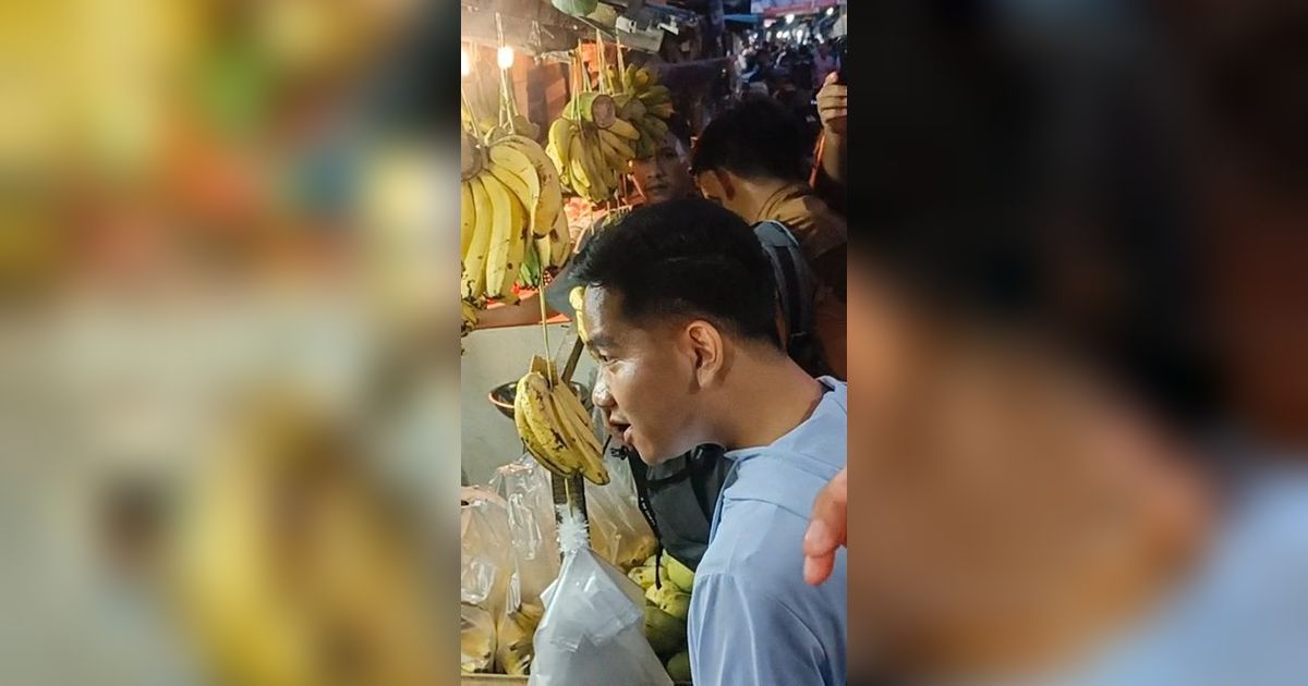 Gibran Bagi-Bagi Susu di Penjaringan Jakut dan Keliling Pasar Beli Pisang