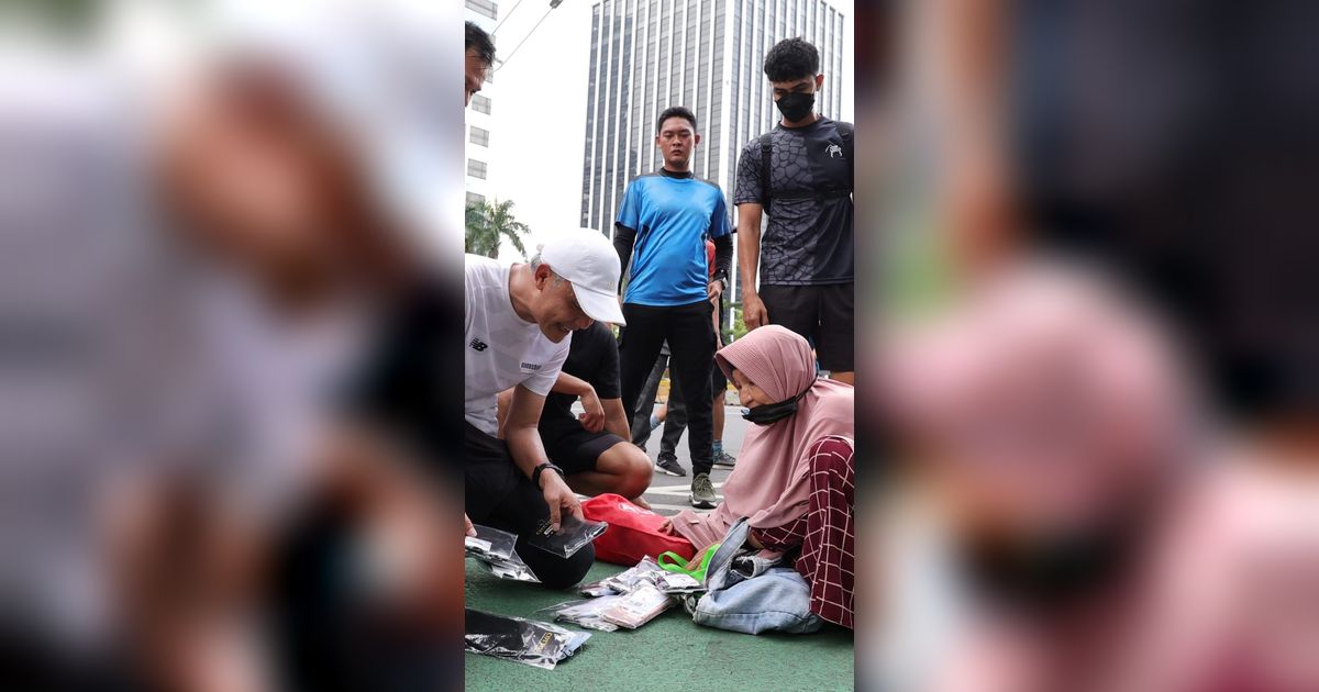 Momen Ganjar Pranowo Borong Dagangan Siti di CFD