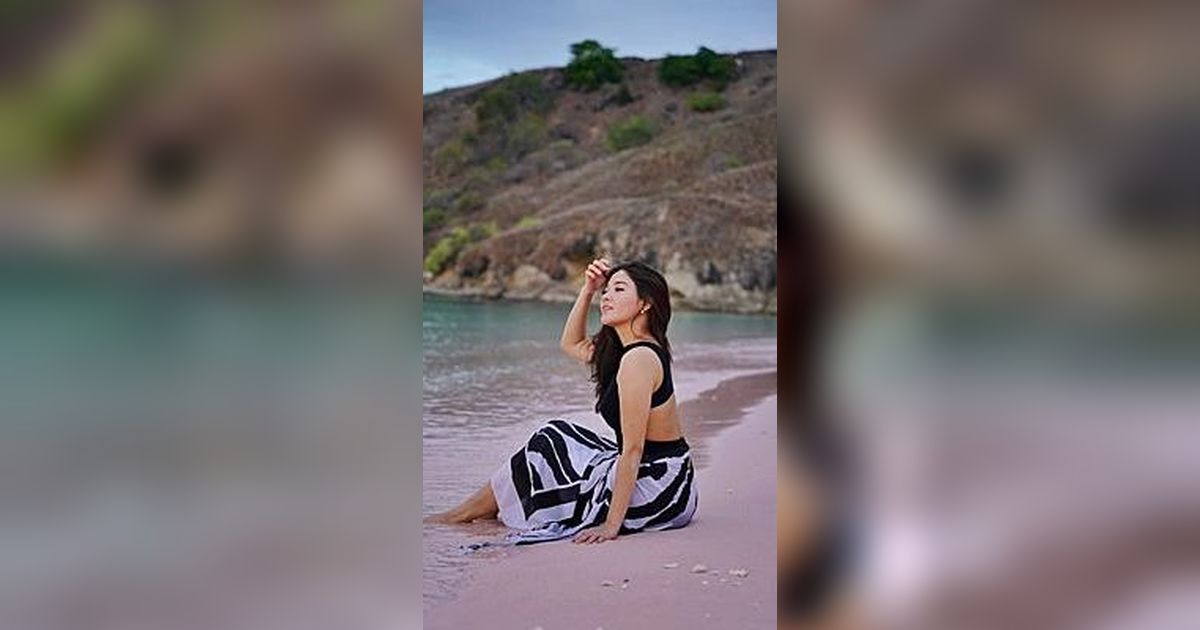 11 Pose Cantik Naysila Mirdad di Pantai dan Laut, Pancarkan Kebahagiaan pada Setiap Momen