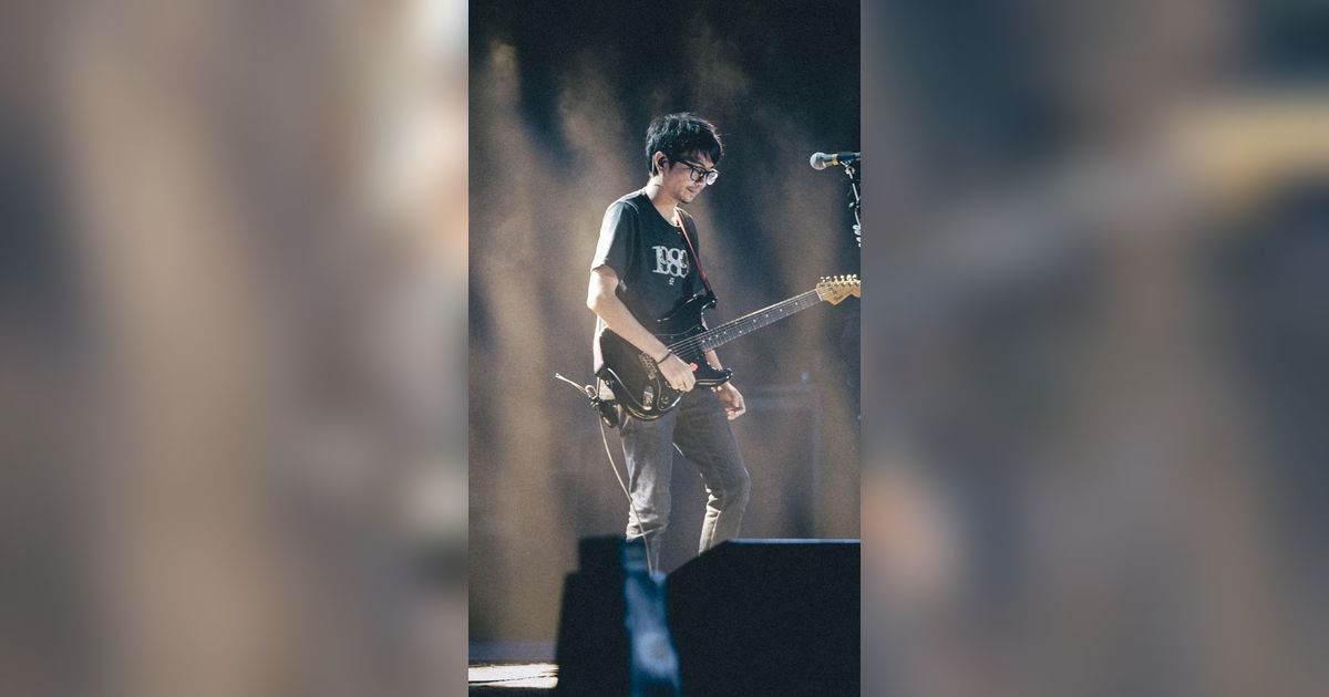 Tak Dikenali! Penyanyi Terkenal Ini Malah Disuruh Jadi Tukang Foto Dadakan di Bandara