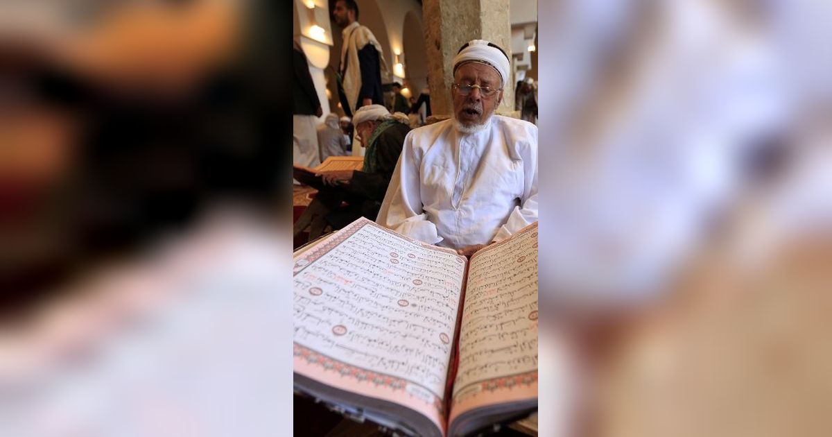 Melihat Alquran Unik di Museum Madinah, Ayat Sucinya Disulam Benang Selama 32 Tahun