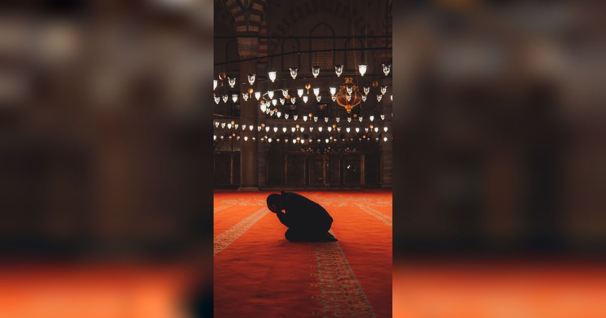 Daripada Pesta Pora Jelang Tahun Baru, Lebih Baik Lakukan Muhasabah Diri dengan 4 Cara Ini