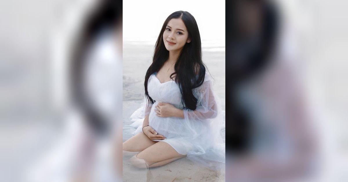 Potret Maternity Bella Bonita di Pantai, Penampilannya Bikin Melongo