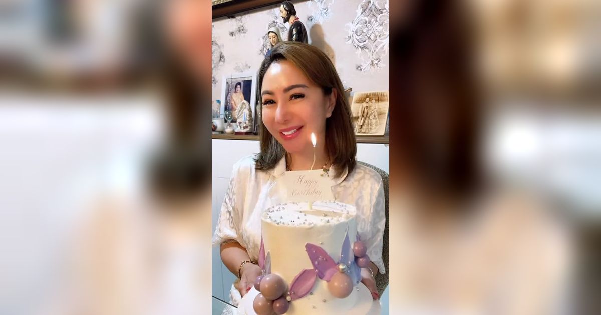 Dapat Kado Spesial dari Sang Suami, 10 Foto Perayaan Ulang Tahun Femmy Permatasari ke-50