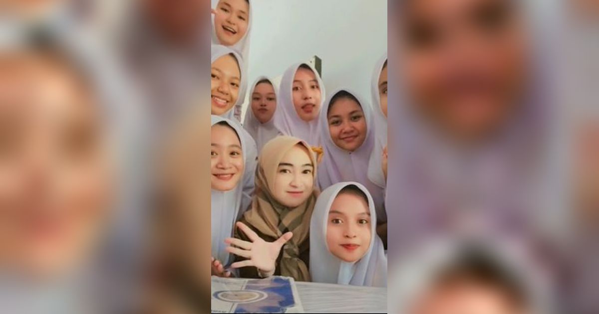 Dikira Siswa, Sosok Wanita Berwajah Manis & Cantik ini Ternyata Guru SMA