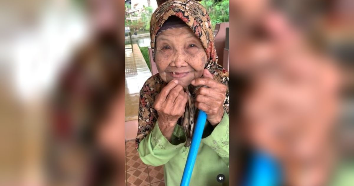 Sosok Nenek Usia 70 Tahun Lebih ini Bak Malaikat, Tiap Hari Ikhlas Bersihkan Masjid Tapi Tak Mau Digaji