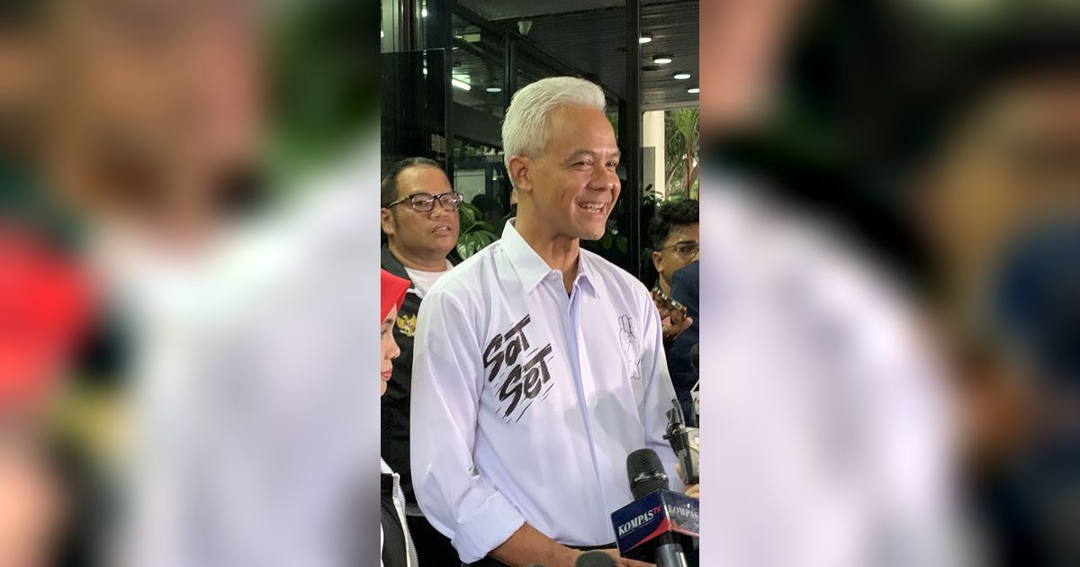 Debat Capres, Ganjar Pakai Baju 'Sat Set' dan Mahfud 'Tas Tes'