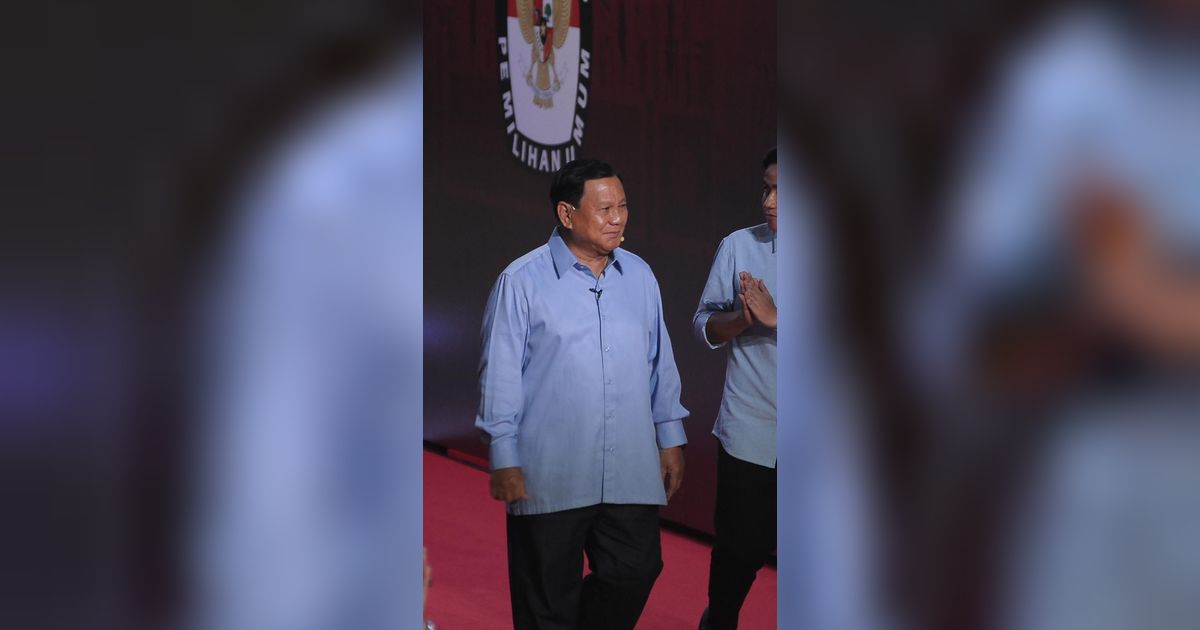 VIDEO: Teriakan Pria 'Orba' Hentikan Langkah Prabowo, Langsung Dirangkul Hangat