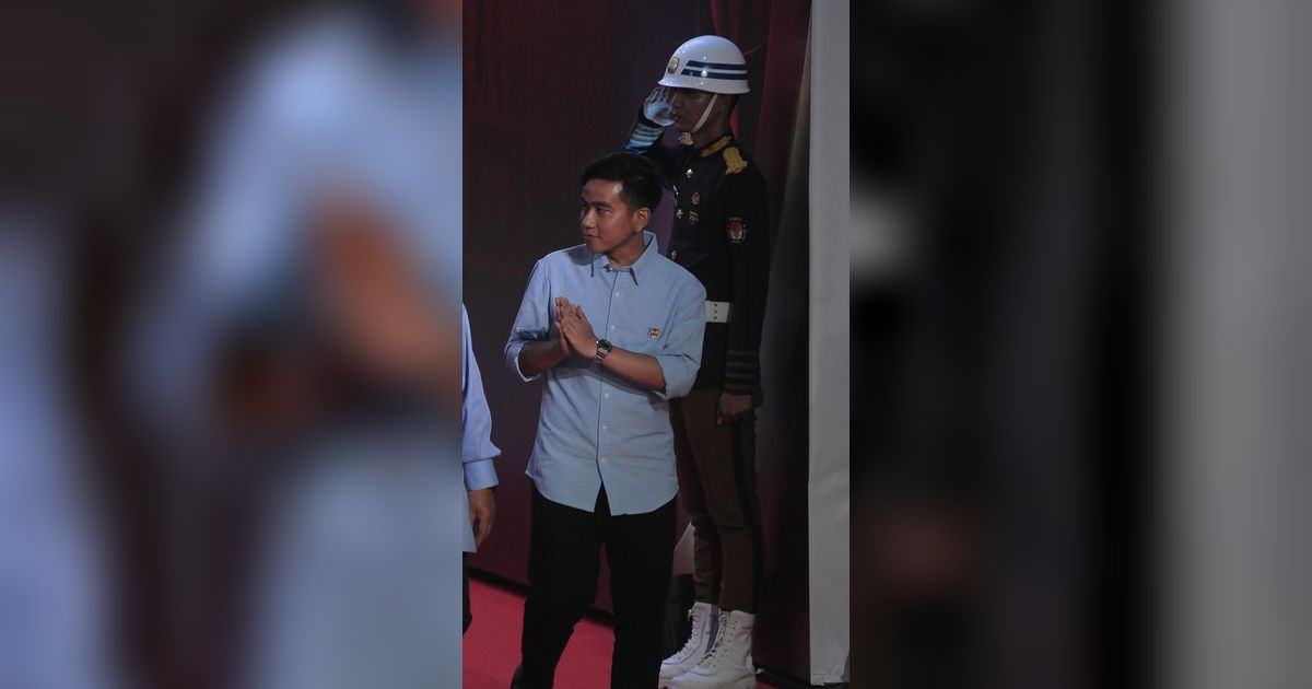 VIDEO: Momen Gibran Salim sampai Membungkuk ke Mahfud & Cak Imin di Debat Capres