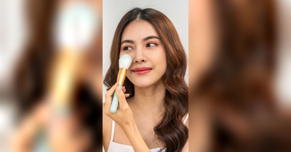 Wajah Tampak Lebih Kencang dengan Trik 2 Jari Saat Pakai Blush
