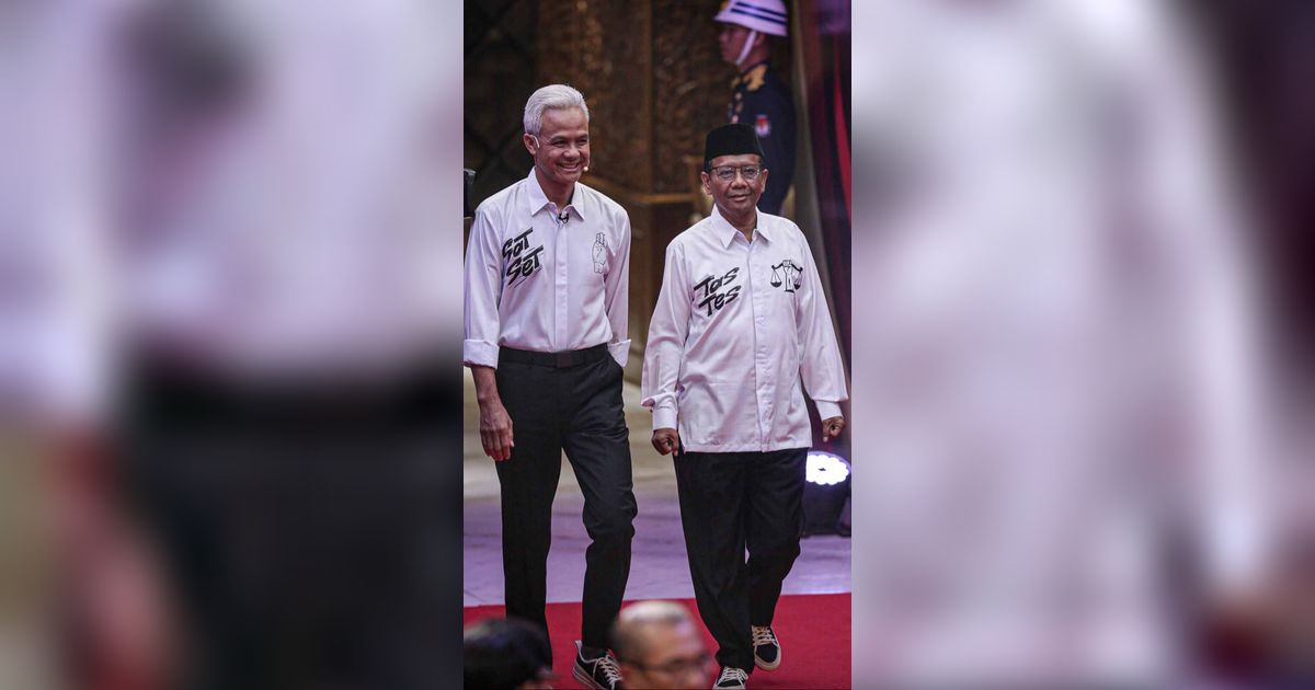 Ganjar-Mahfud Pakai Baju Putih Bertuliskan Sat-Set dan Tas-Tes Saat Debat Capres, Ini Maknanya