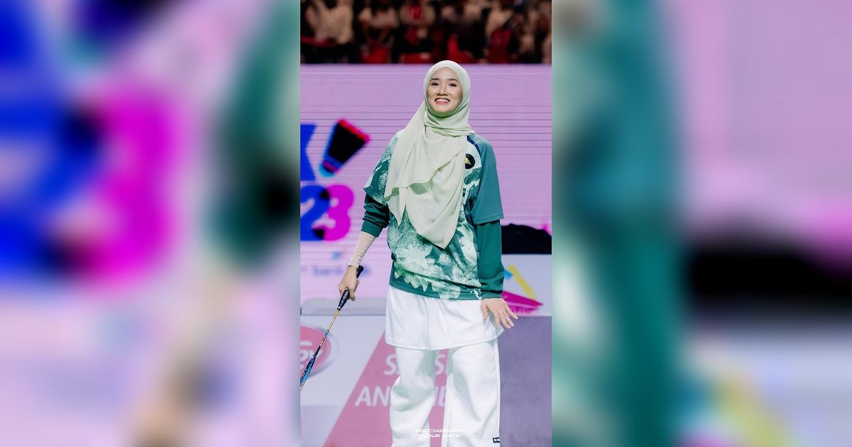 Tutorial Pashmina Sporty Atita Haris, Selebgram Malaysia nan Curi Perhatian di Vindes Sport