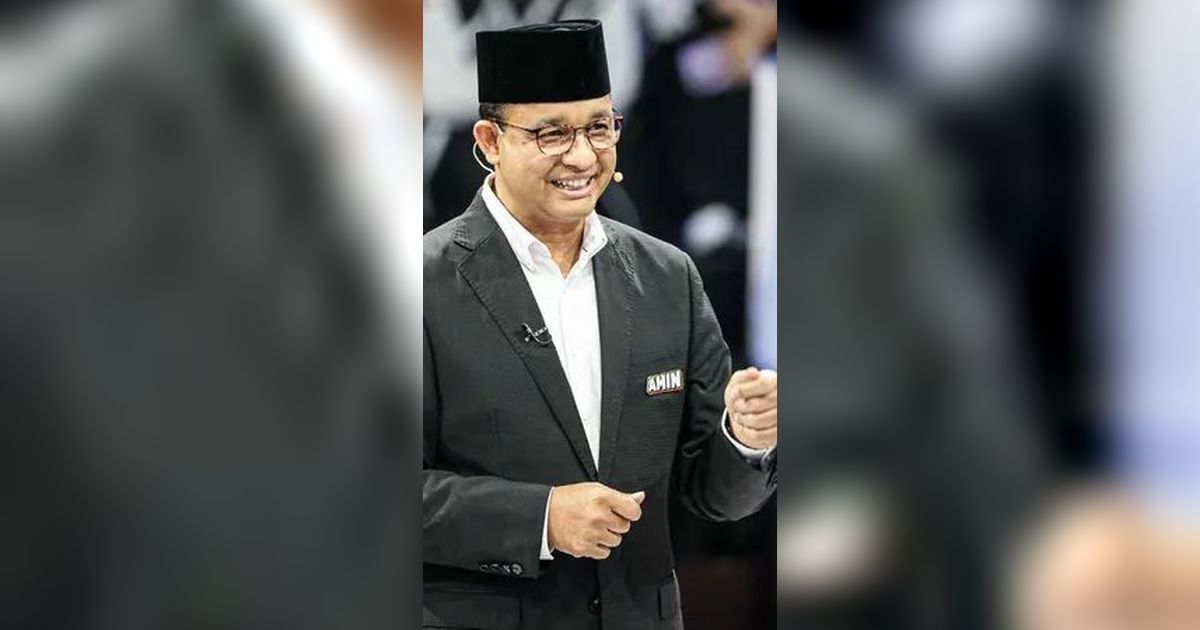 Disambut Pendukung di Jambi, Anies Dipakaikan Lacak dan Selendang