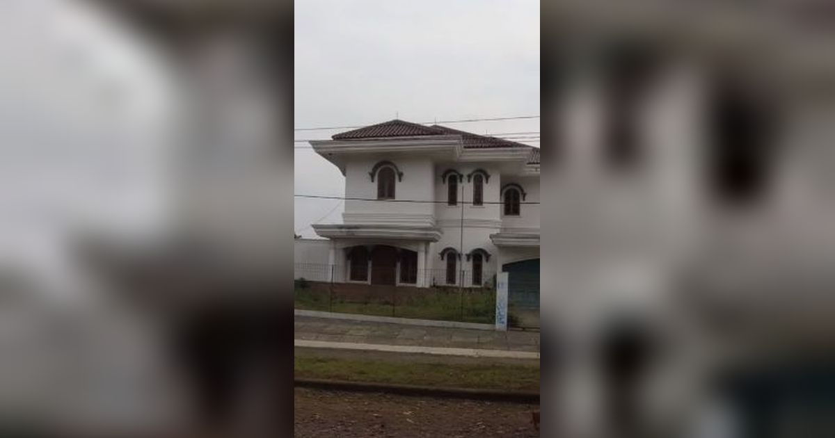 Sangat Disayangkan, Potret Rumah Mewah Milik Eks Bupati Majalengka Terbengkalai Halamannya Luas Banget