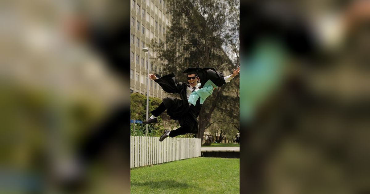 Foto-foto Iqbaal Ramadhan saat Prosesi Wisuda, jadi Lulusan Universitas Top di Australia