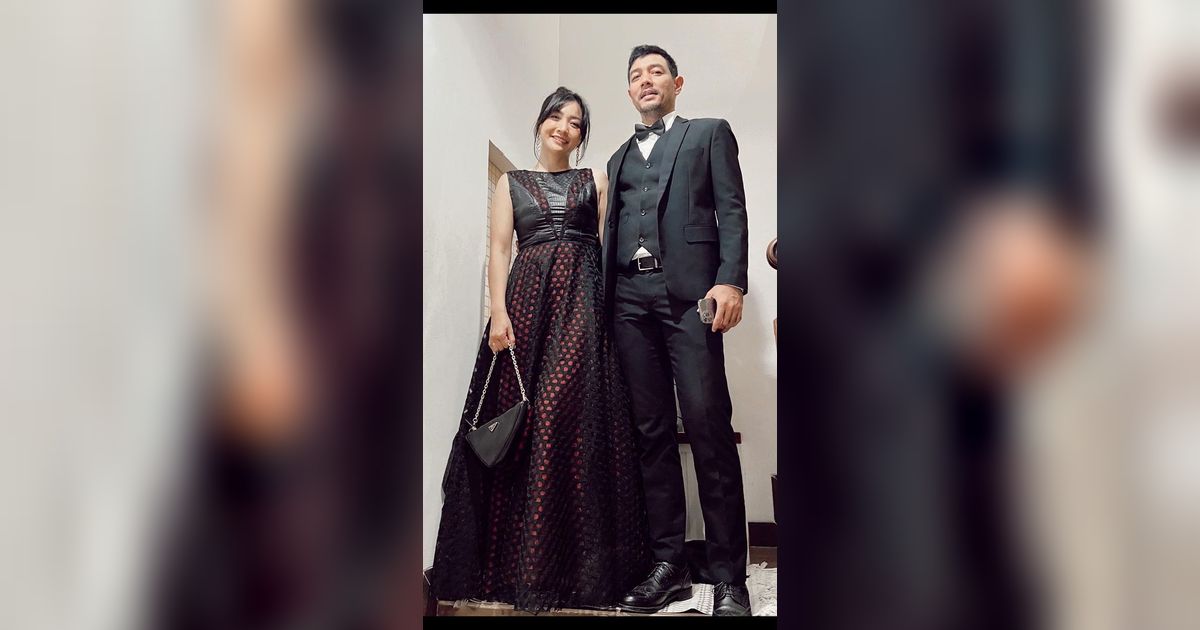 Salah Server! Hesti Purwadinata Ajak Suami Baju Couple Ala Jeng Yah, Hasilnya Dian Sastro Kesal