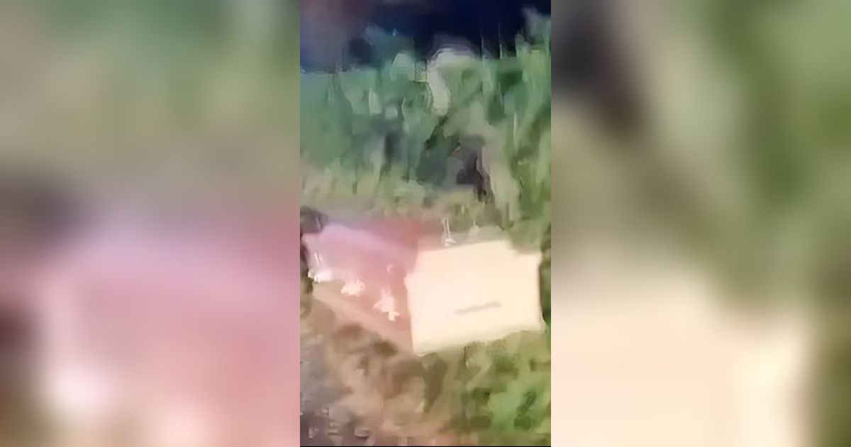 Kejadian Tidak Lazim Mobil Pengangkut Jenazah Mendadak Terbakar, Peti Mati Tergeletak di Tepi Jalan