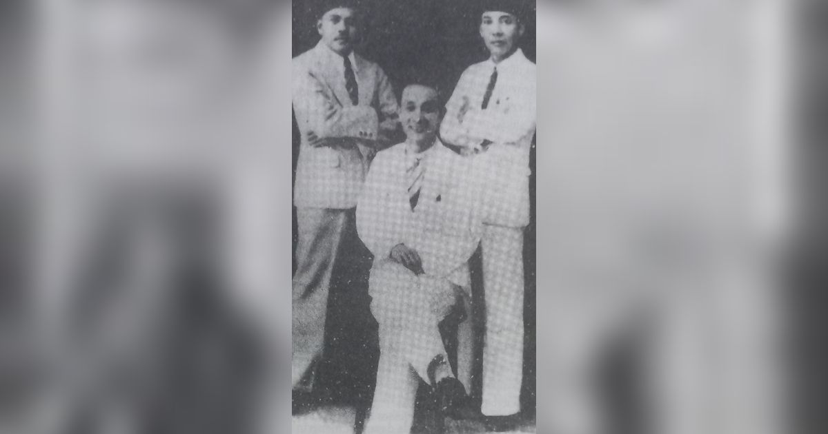 Foto Lawas Buya Hamka jadi Imam Salat Jenazah Soekarno, Aksinya Ditentang Teman karena Dituduh Pembunuh