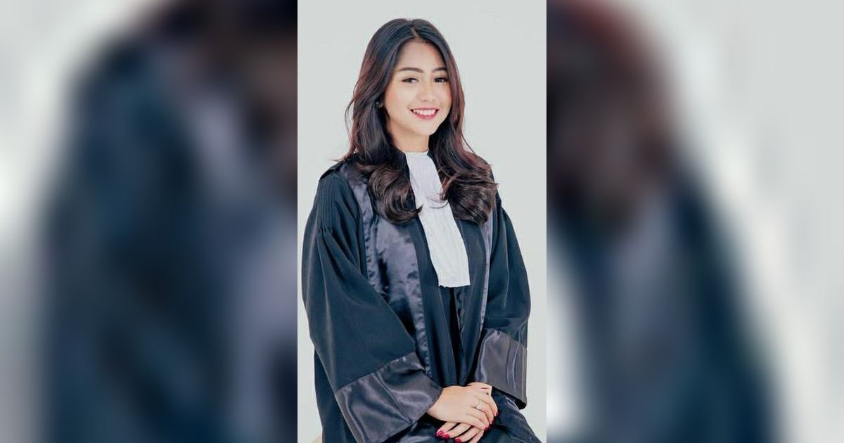 8 Potret Raudhah Mariyah, Pengacara Rebecca Klopper yang Dulu Pramugari dan Kini Menarik Perhatian Netizen