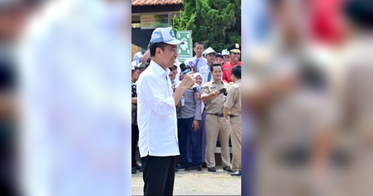 Momen Presiden Jokowi Kepanasan Hingga Pinjam Topi Siswa SMK, Ternyata Mengaku Fans