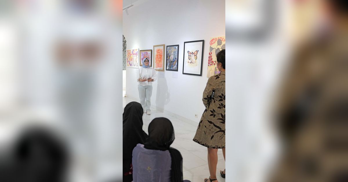 FOTO: Mengunjungi Pameran Lukisan dan Puisi pada Puncak Peringatan Hari Anti Kekerasan Terhadap Perempuan