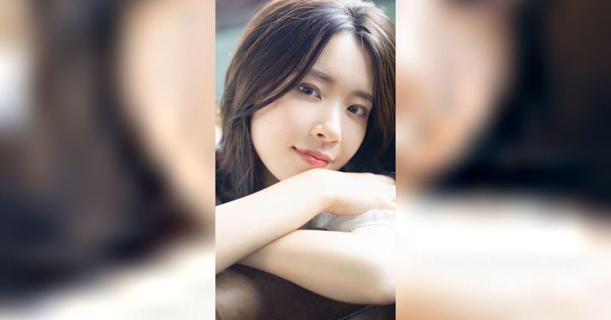 Bikin Side Bangs Rapi Seharian dengan Ikat Rambut