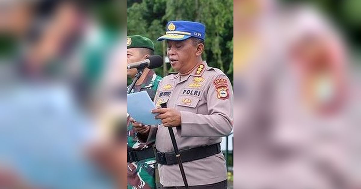 Kombes Polri Datangi Penjual Ikan Keliling di Pinggir Jalan, Sampai Menangis Lihat Polisi Sujud di Kakinya