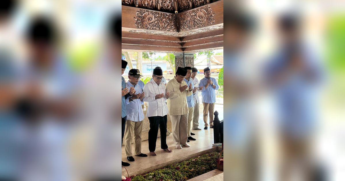 Ziarah ke Makam Bung Karno di Blitar, Prabowo: Beliau Proklamator dan Pahlawan