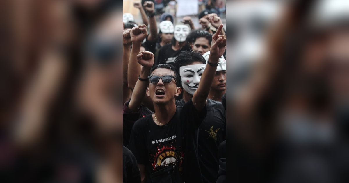 FOTO: Massa Mahasiswa Makassar Tolak Politik Dinasti dan Pelanggaran HAM dalam Aksi Mimbar Demokrasi