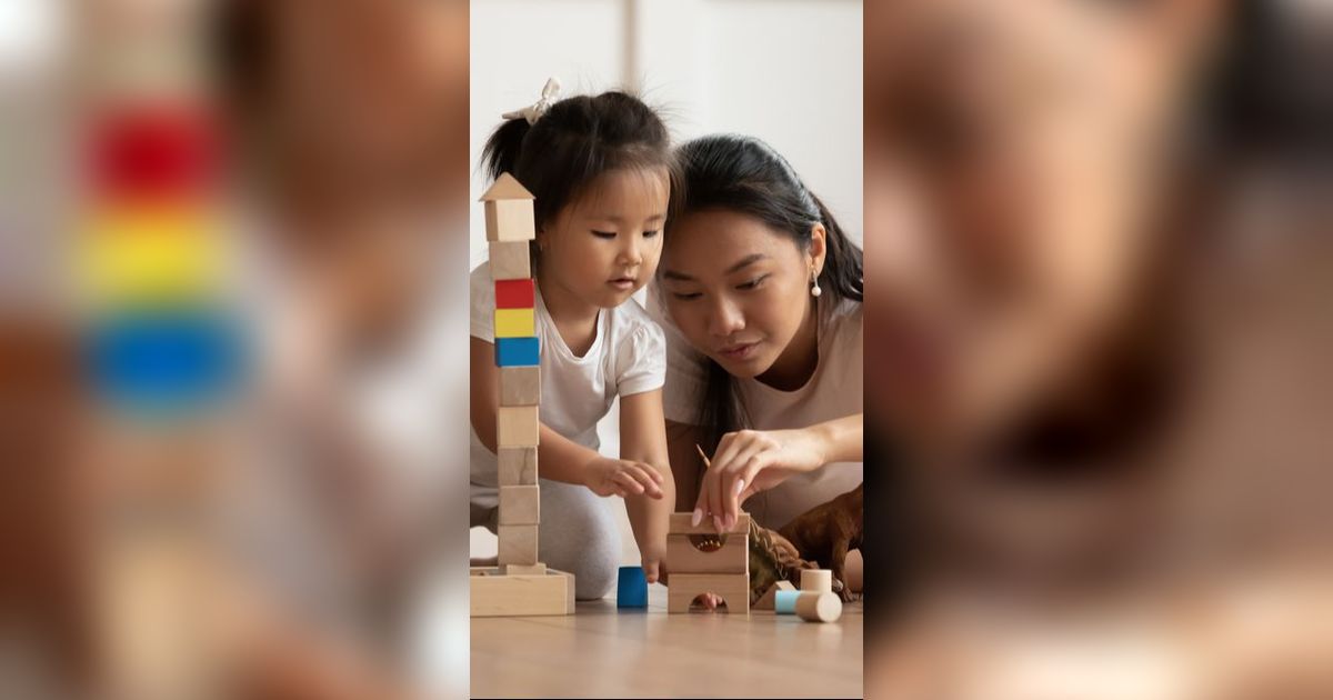 Saran Dokter Anak, Mulai Ajarkan Si Kecil Berbagi di Usia Balita