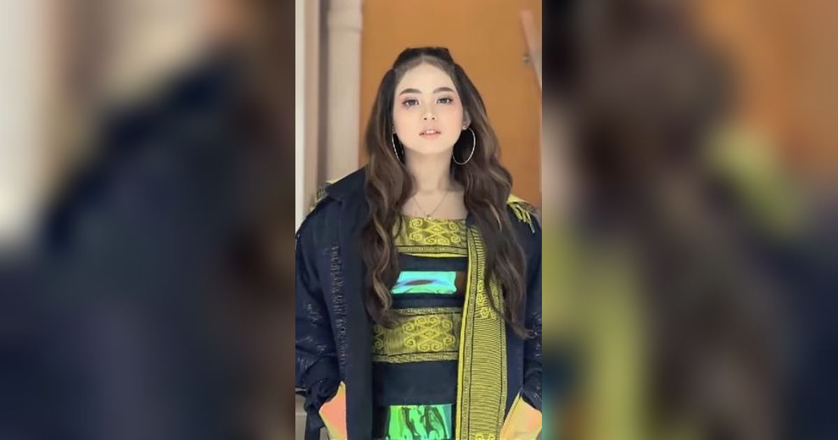 Potret Si Cantik Putri Isnari yang Sudah Dilamar Pengusaha Tajir Melintir, Bakal Tetap Eksis di TV?