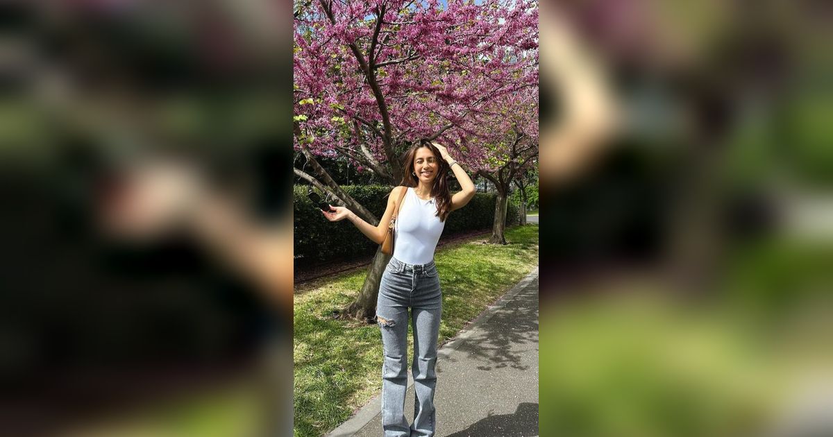 Lulus dari RMIT University di Australia, 8 Foto Anggun Kiara McKenna Saat Kenakan Kebaya