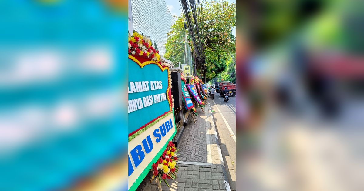 Potret PN Jakarta Selatan Dipenuhi Karangan Bunga saat Sidang Praperadilan Firli Bahuri