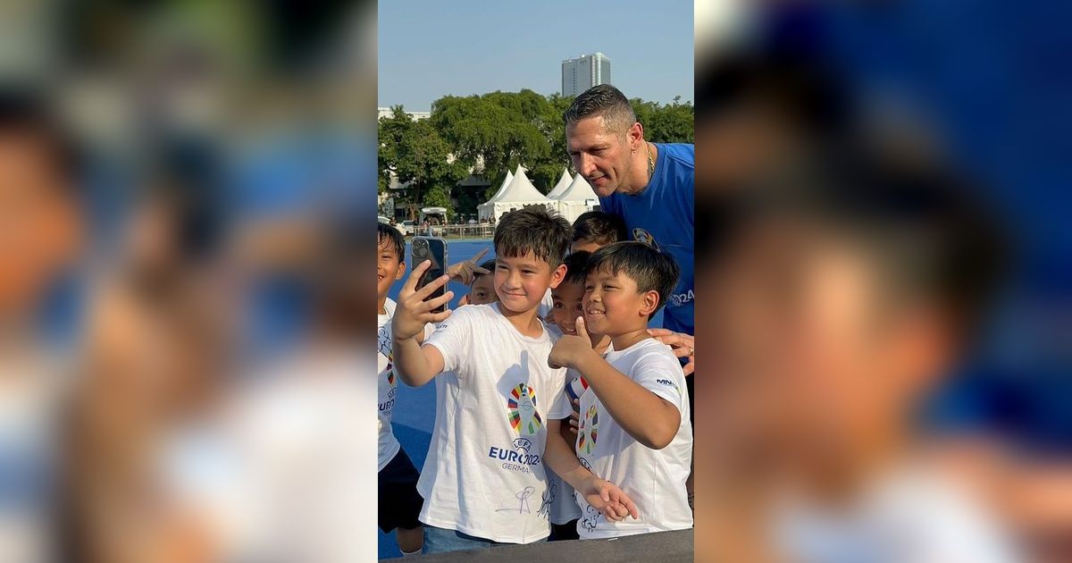 Momen Kocak Rafathar Ajak Dua Legend Sepak Bola Dunia Carles Puyol dan Marco Materazzi Selfie, Netizen Sampai Tertawa Gara-gara ini