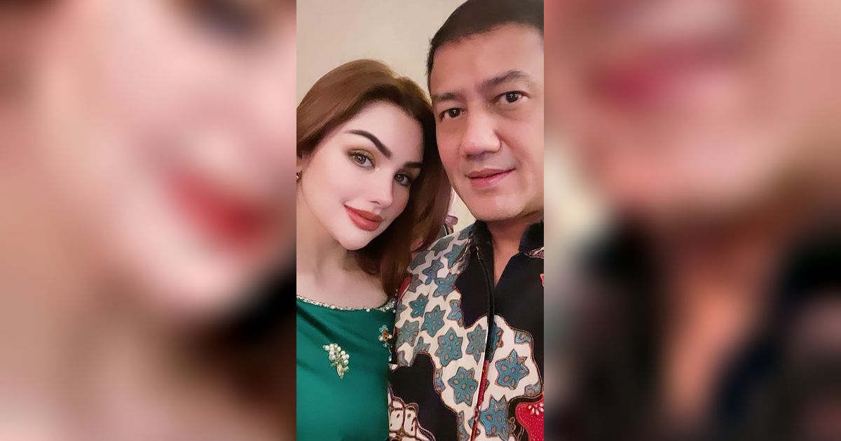 Penampilannya Disebut Bak Barbie, ini Deretan Potret Cantik Nurah Syahfirah Ibu Sambung Teuku Rassya Selfie di Mobil