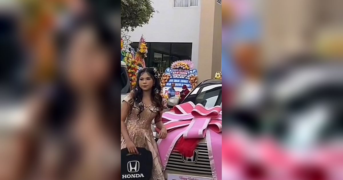 Viral Momen Ulang Tahun Sweet Seventeen di Rembang, Gelar Pesta Mewah hingga Kado Mobil