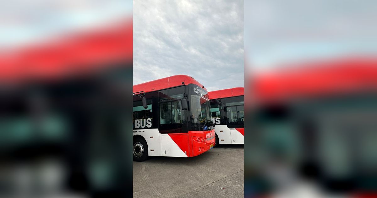 Transjakarta Minta Warga Lapor Jika Temukan Alat Peraga Kampanye di Bus dan Halte
