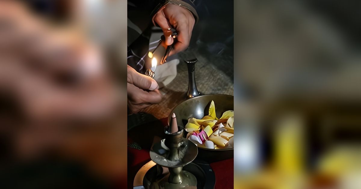 Sakit-sakitan setelah Pindah Rumah, Keluarga Ini Syok Temukan Tas di Bawah Lantai, Isinya Menyeramkan