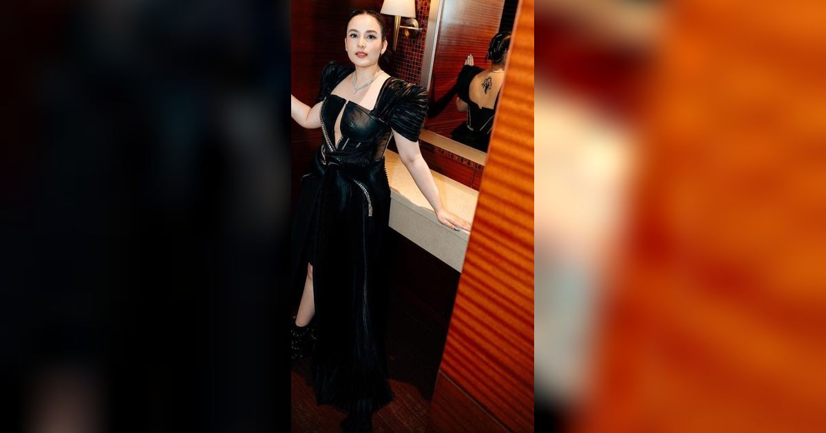 10 Potret Chelsea Islan Dipuji Gorgeous & Berdemage Tampil Pakai Dress Backless Hitam, Tato di Punggung Ramai Disorot