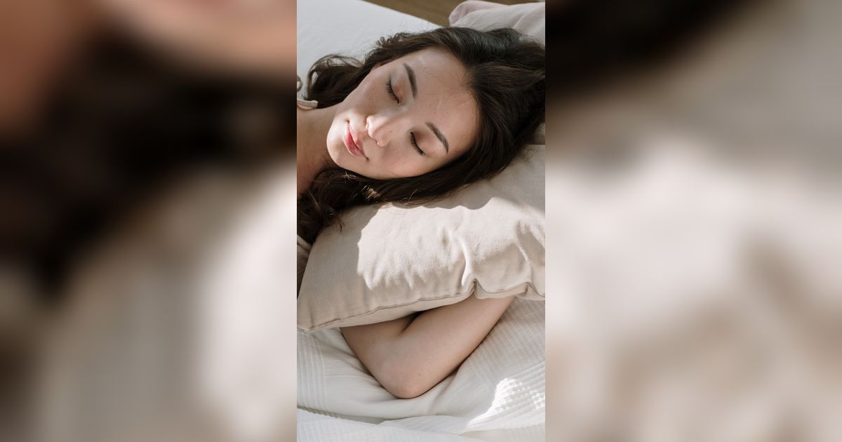 6 Kebiasaan Sebelum Tidur yang Ternyata Bikin Berat Badan Naik
