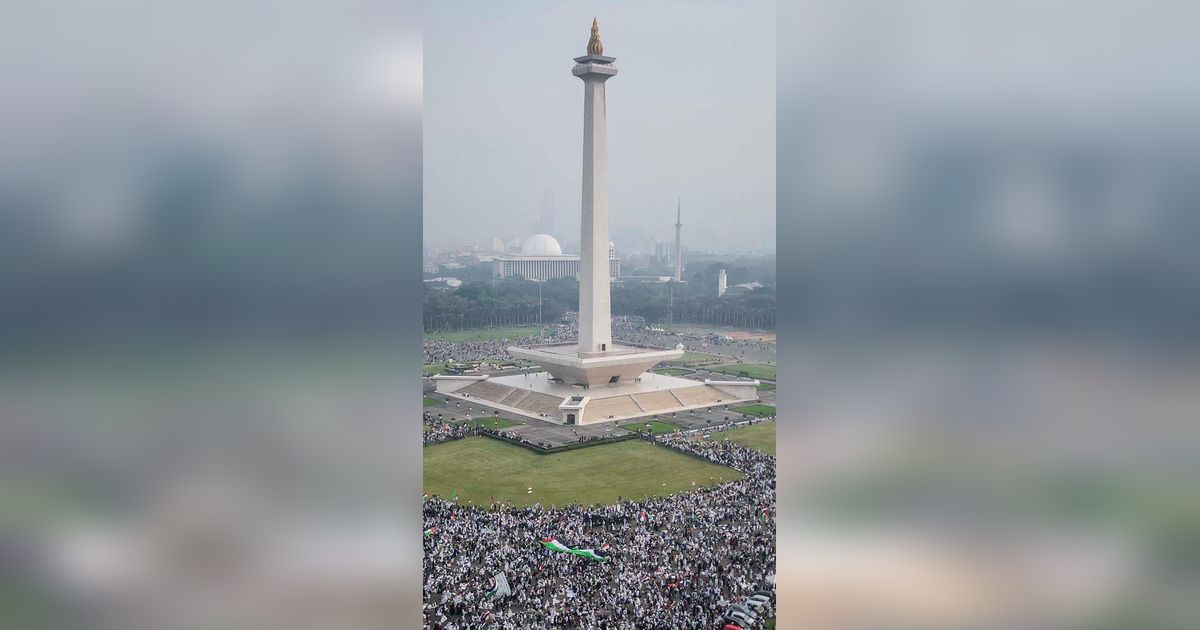 FOTO: Pantauan Udara Lautan Massa Munajat Kubro 212 Padati Lapangan Monas, Serukan Bela Palestina