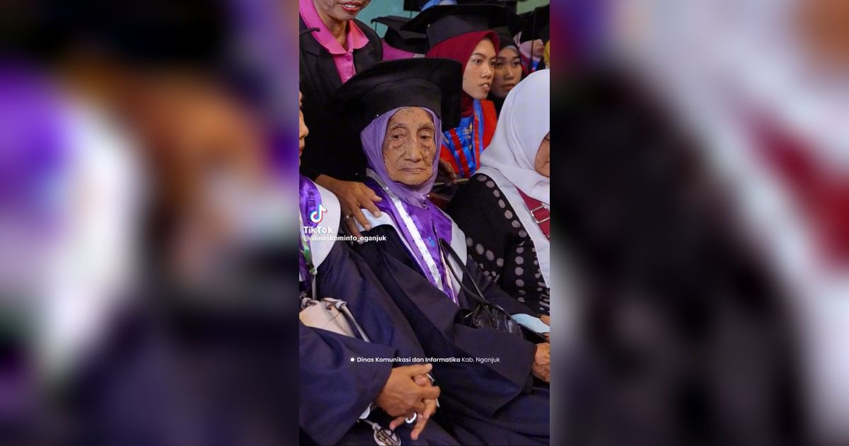 Wisuda Sekolah Lansia Tangguh, Nenek 94 Tahun di Nganjuk Ini Jadi Wisudawan Tertua